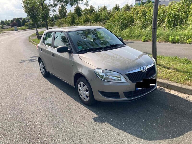 Beige Gebraucht 2013 Skoda Fabia Family Limousine | 4.300 € (Guter Preis) - Bild 1/4