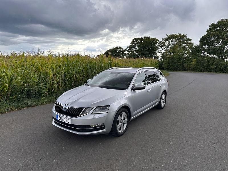 Silber Gebraucht 2019 Skoda Octavia Style Kombi | 14.499 € (Fairer Preis) - Bild 1/4