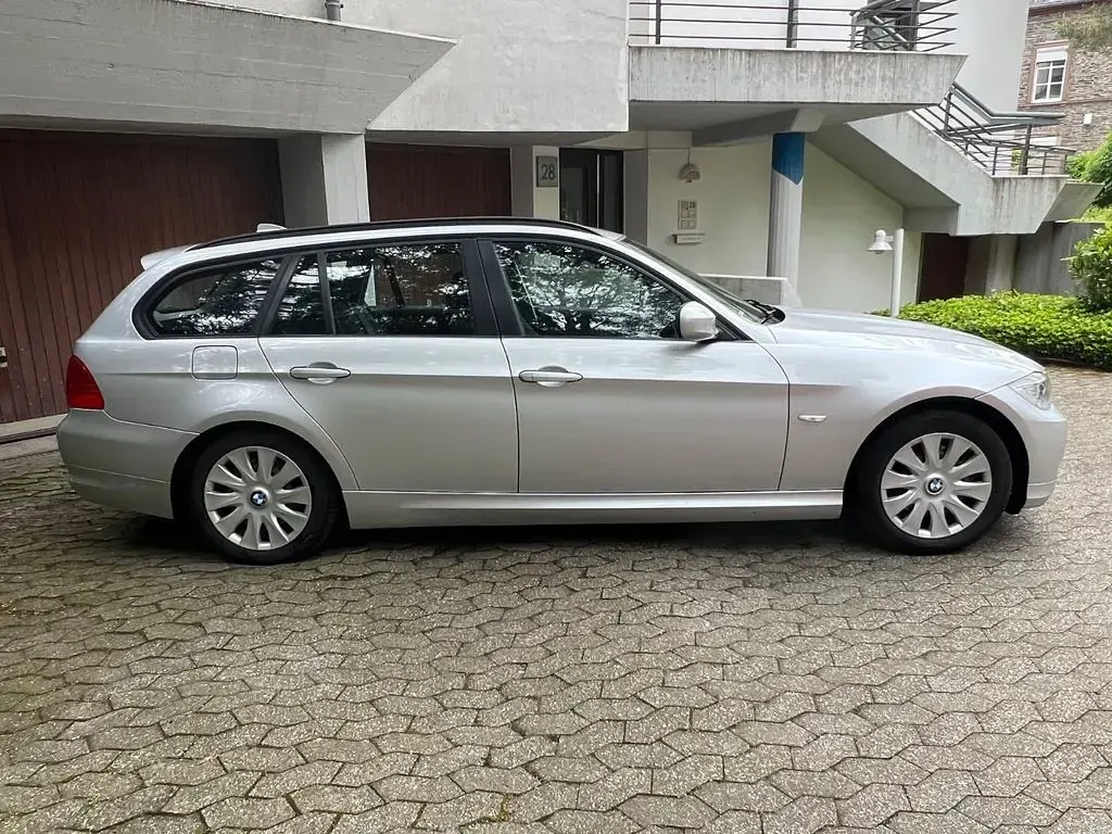 Używany BMW 318 143 KM (105 kW) 2010 Srebrny Kombi