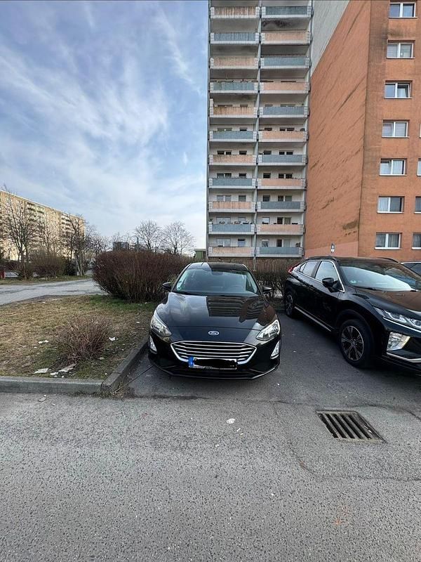 Gebraucht Ford Focus Cool & Connect 101 PS (74 kW) 2021 Schwarz Kombi