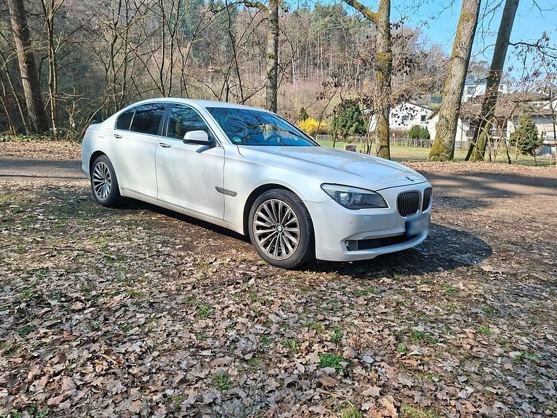 Gebraucht BMW 730 245 PS (180 kW) 2011 Weiß Limousine