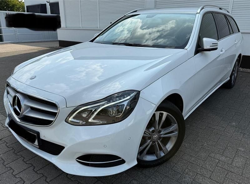 Weiß Gebraucht 2016 Mercedes E220 Kombi | 17.500 € (Guter Preis) - Bild 1/4