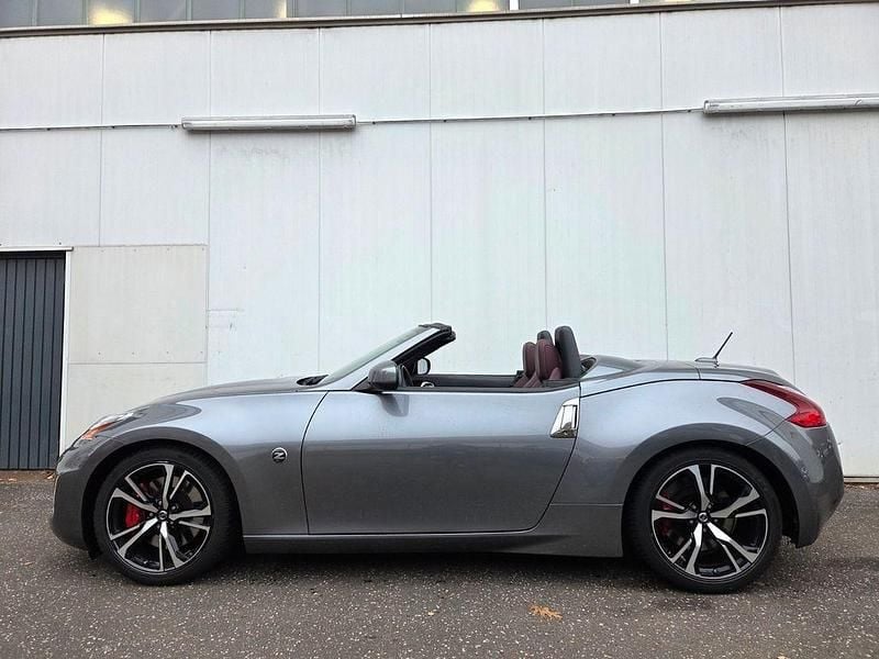 Grau Gebraucht 2020 Nissan 370Z Cabrio | 32.900 € (Fairer Preis) - Bild 1/4