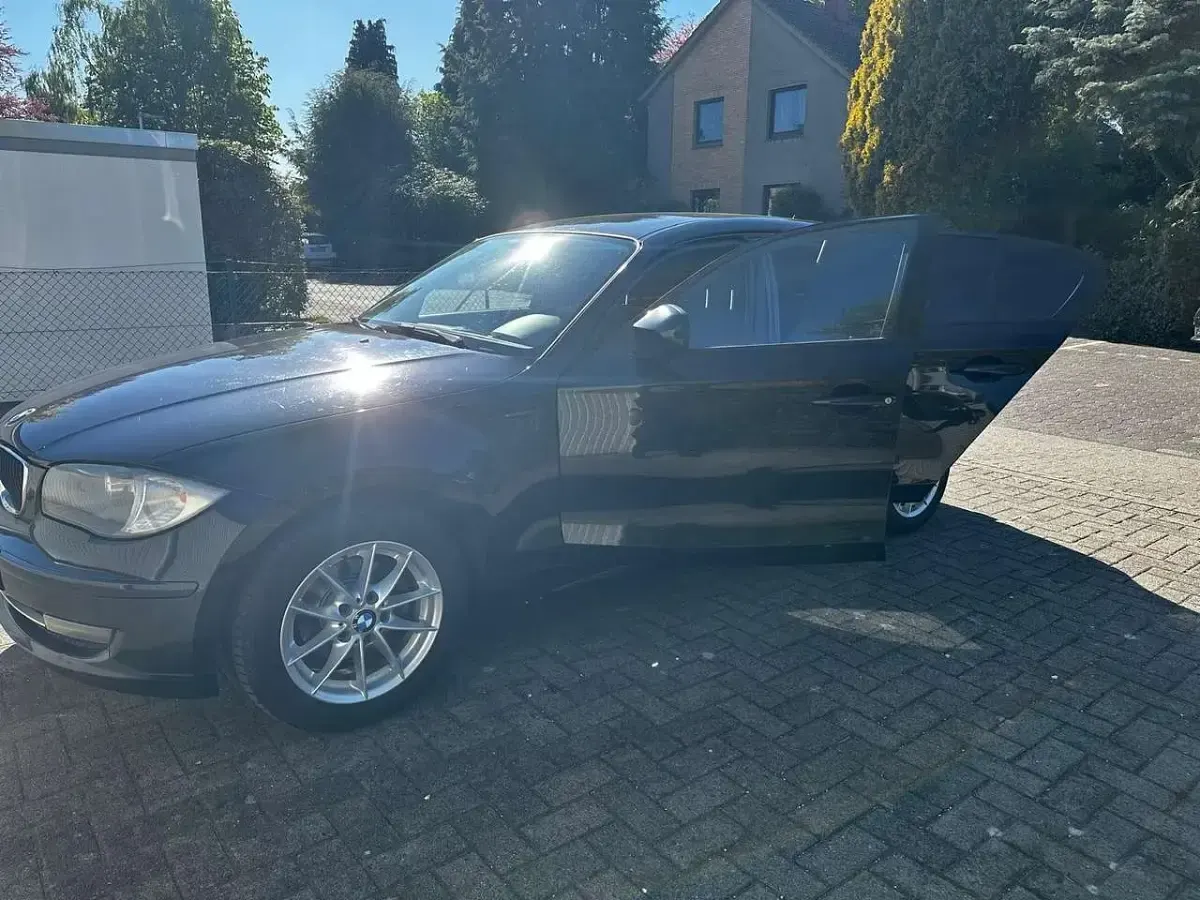 Gebraucht BMW 116 116 PS (85 kW) 2010 Schwarz Kleinwagen