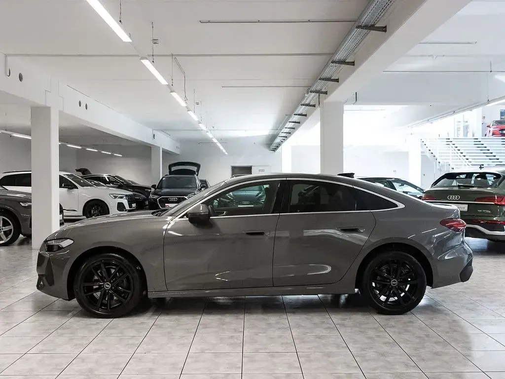 Gebraucht Audi A5 Sport 204 PS (150 kW) 2025 Chronosgrau metallic Limousine