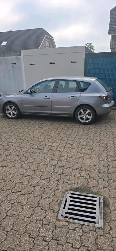 Silber Gebraucht 2005 Mazda 3 Limousine | 2.500 € (Fairer Preis) - Bild 1/4