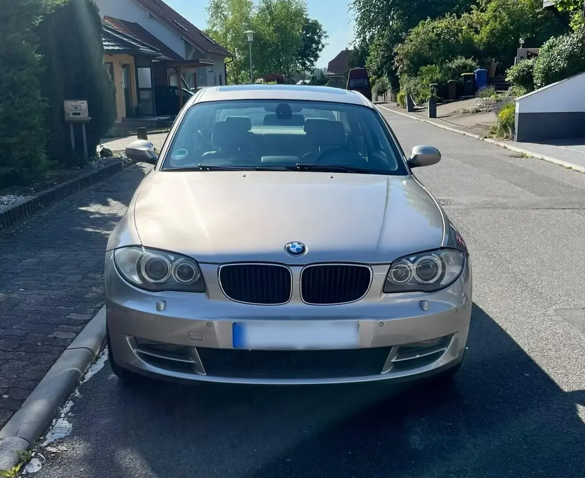 Gebraucht BMW 120 Coupé Sport Line 177 PS (130 kW) 2009 Silber Coupé