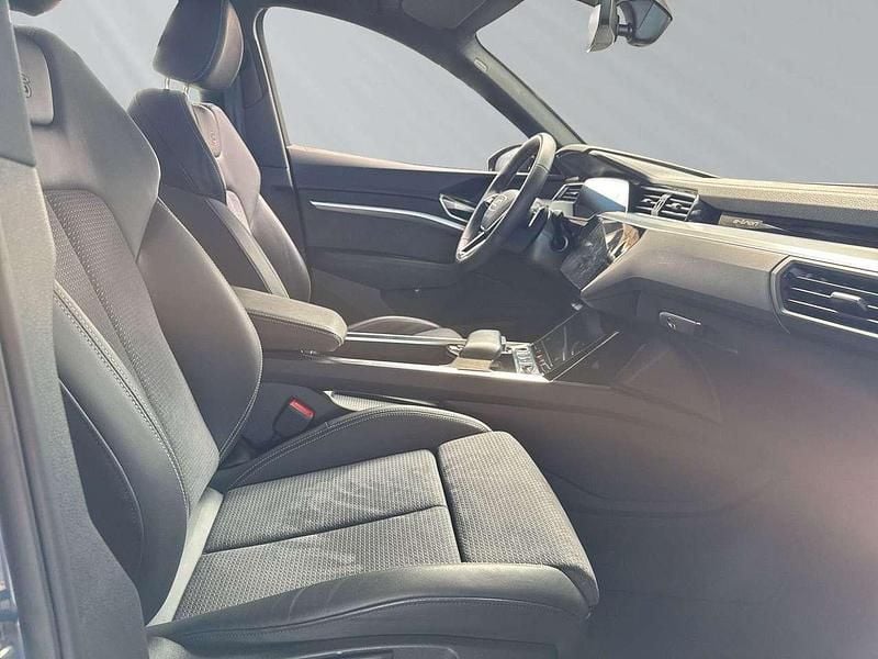 Gebraucht Audi Q8 e-tron S-Line 300 kW (408 PS) 2024 Blau SUV