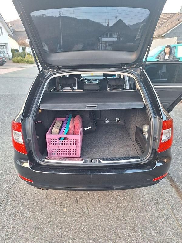 Gebraucht Skoda Superb Active 140 PS (102 kW) 2014 Schwarz Kombi