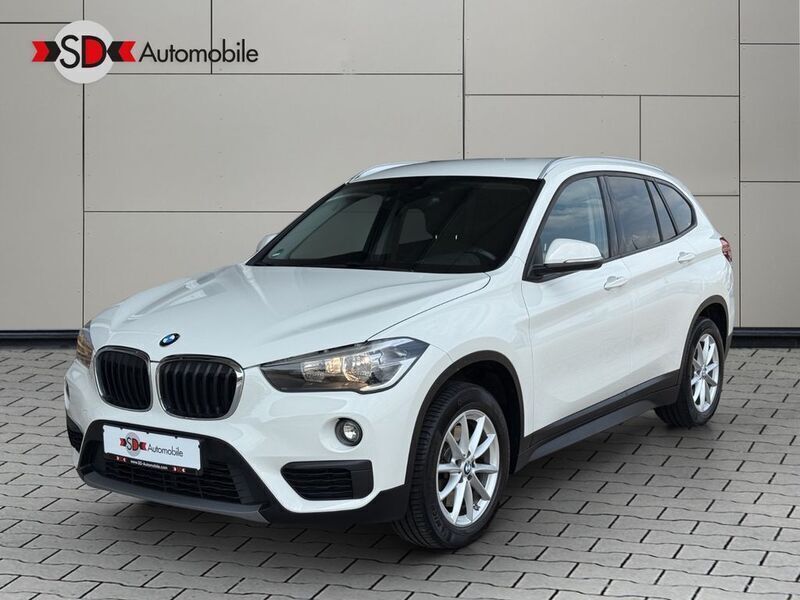 Weiß Gebraucht 2019 BMW X1 Comfort Edition SUV | 19.450 € (Superpreis) - Bild 1/4