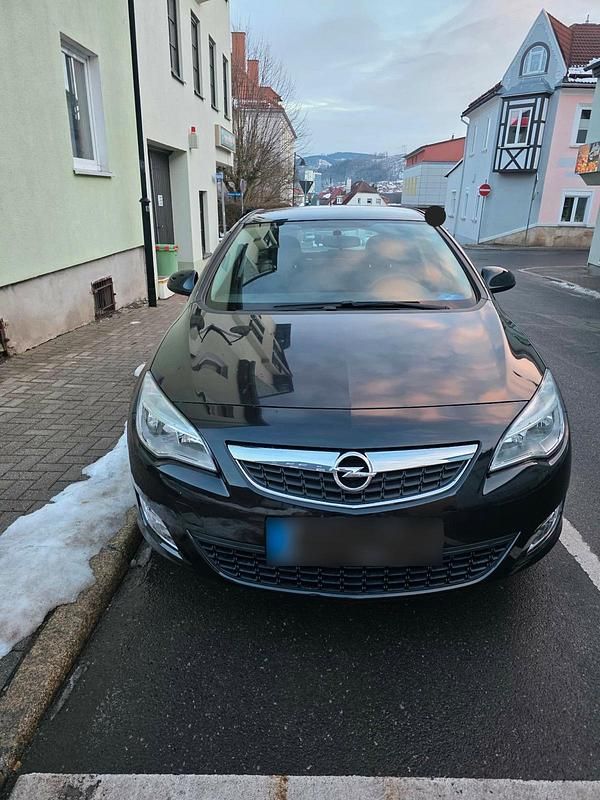 Gebraucht Opel Astra 140 PS (102 kW) 2010 Schwarz Kleinwagen