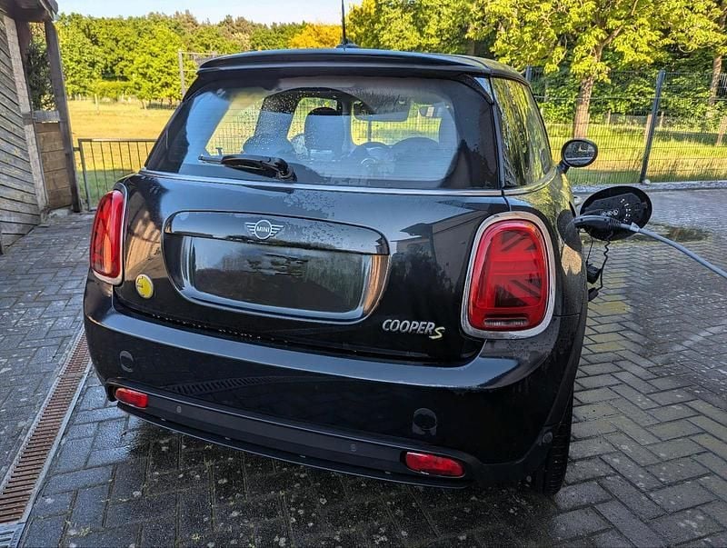 Gebraucht Mini Cooper SE Essential 136 kW (186 PS) 2022 Schwarz Kleinwagen