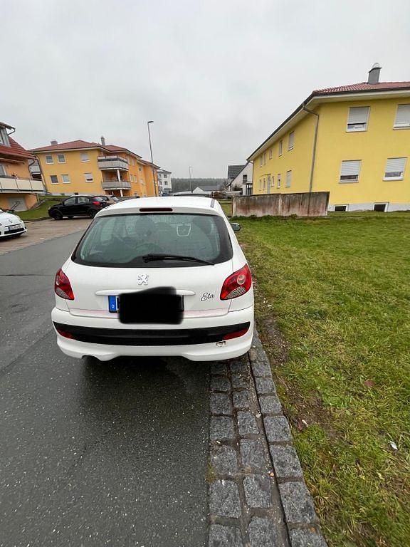 Gebraucht Peugeot 206 68 PS (50 kW) 2009 Weiß Limousine