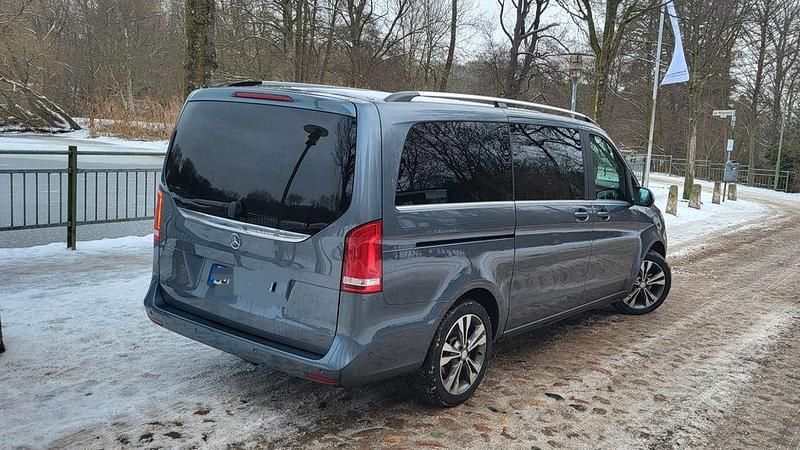 Grau Gebraucht 2014 Mercedes V250 Avantgarde Edition Van / Kleinbus | 29.500 € (Etwas zu teuer) - Bild 1/4