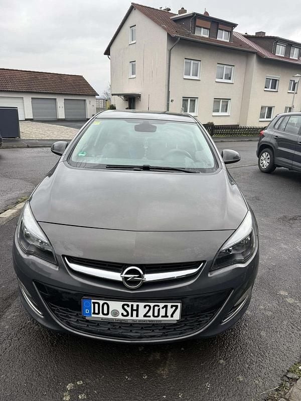 Gebraucht Opel Astra 140 PS (102 kW) 2013 Grau Limousine