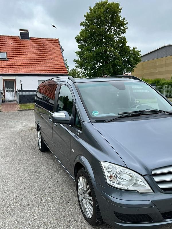 Grau Gebraucht 2011 Mercedes Viano Van / Kleinbus | 16.800 € (Fairer Preis) - Bild 1/4