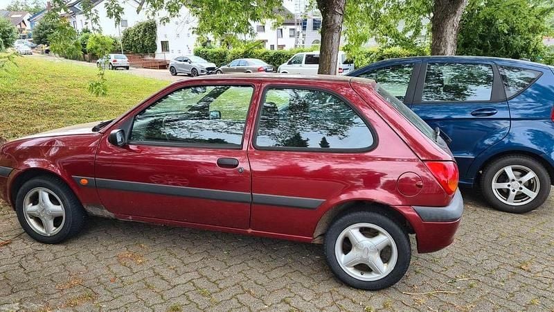 Rot Gebraucht 2000 Ford Fiesta Kleinwagen | 520 € (Guter Preis) - Bild 1/3