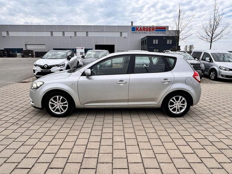Second-hand Kia Ceed 90 CP (66 kW) 2011 Argintiu Hatchback