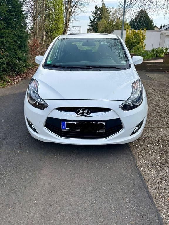 Gebraucht Hyundai ix20 Classic 90 PS (66 kW) 2015 Weiß Kleinwagen
