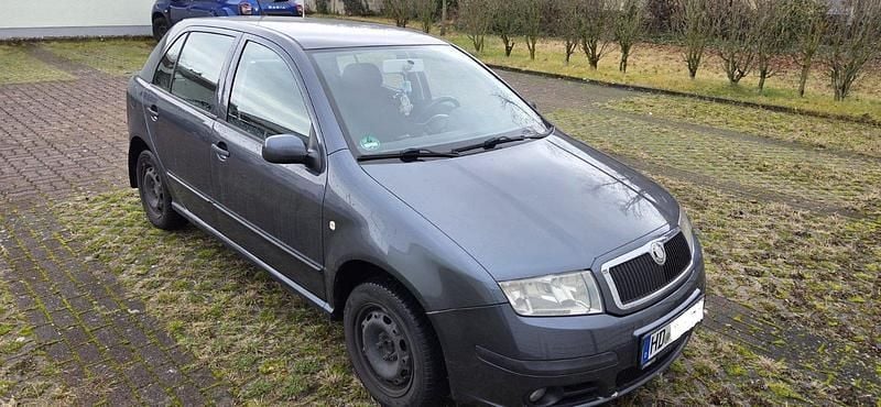 Grau Gebraucht 2007 Skoda Fabia Kleinwagen | 900 € (Superpreis) - Bild 1/4
