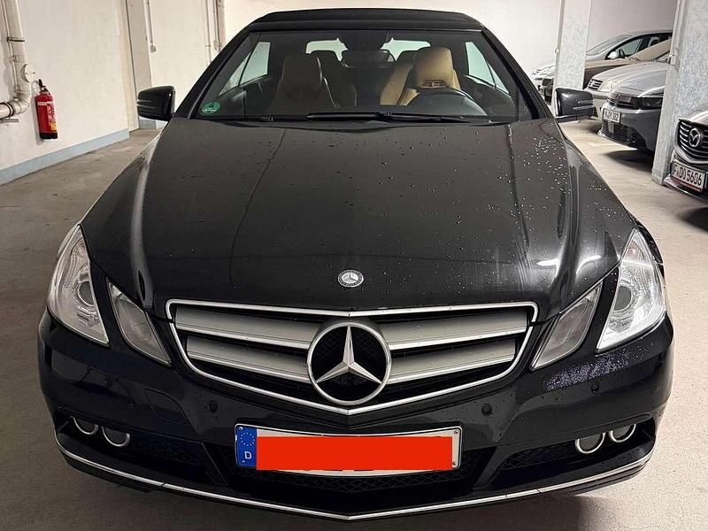 Gebraucht Mercedes E200 Elegance 184 PS (135 kW) 2012 Schwarz Cabrio