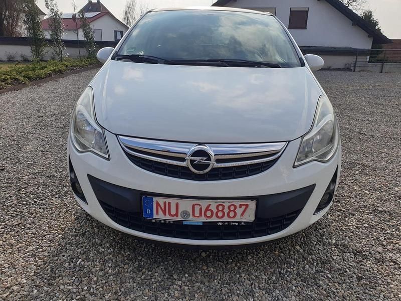 Gebraucht Opel Corsa Color Edition 101 PS (74 kW) 2012 Weiß Kleinwagen