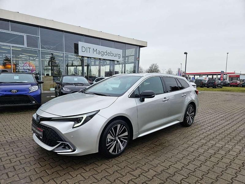 Nowe Toyota Corolla 190 KM (139 kW) 2026 Srebrny Kombi