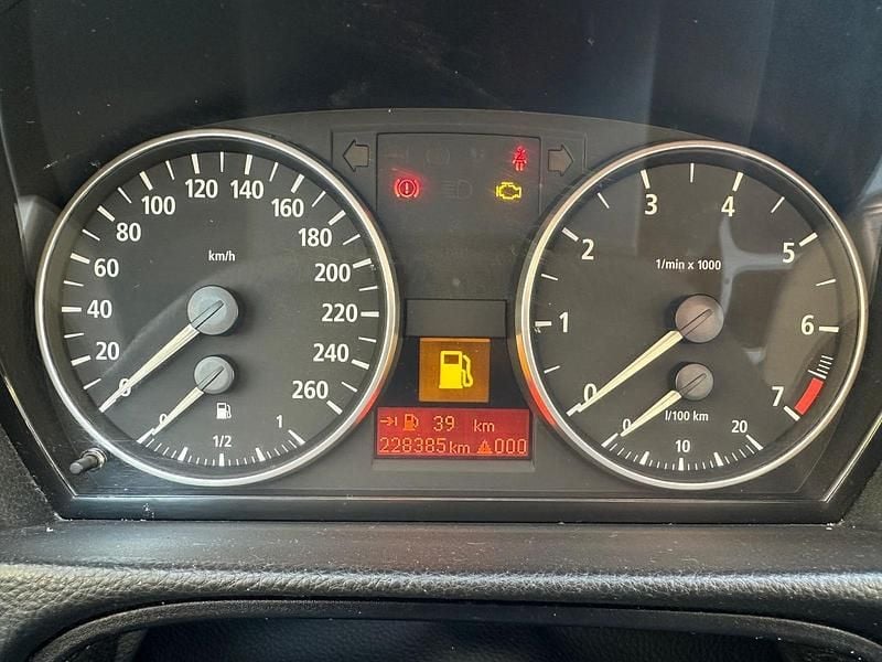 Gebraucht BMW 318 129 PS (94 kW) 2006 Schwarz Limousine