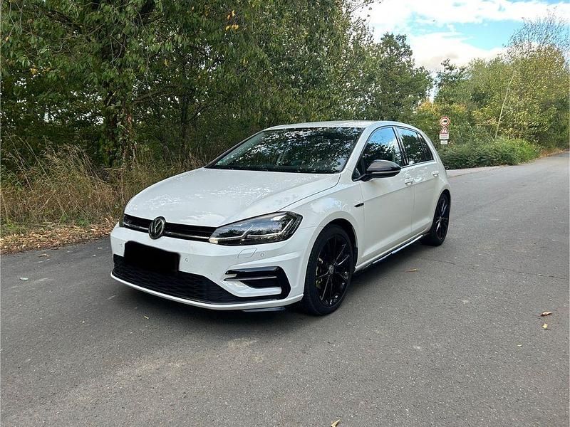 Weiß Gebraucht 2019 VW Golf VII Highline Limousine | 17.000 € (Fairer Preis) - Bild 1/4