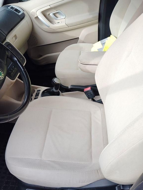 Gebraucht Skoda Roomster Comfort 86 PS (63 kW) 2009 Rot Van / Kleinbus