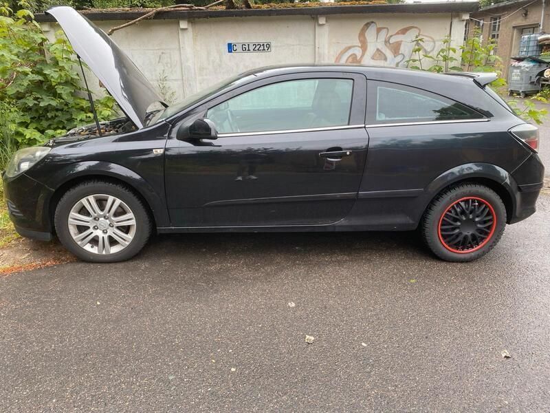 Schwarz Gebraucht 2009 Opel Astra GTC Coupé | 900 € (Superpreis) - Bild 1/4