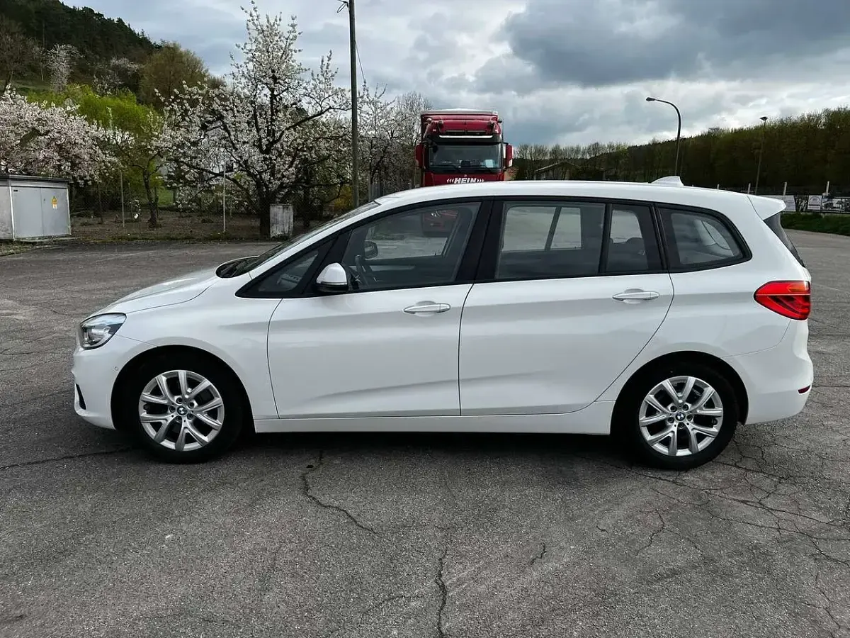 Gebraucht BMW 220 Gran Tourer Sport Line 190 PS (139 kW) 2016 Weiß Van / Kleinbus