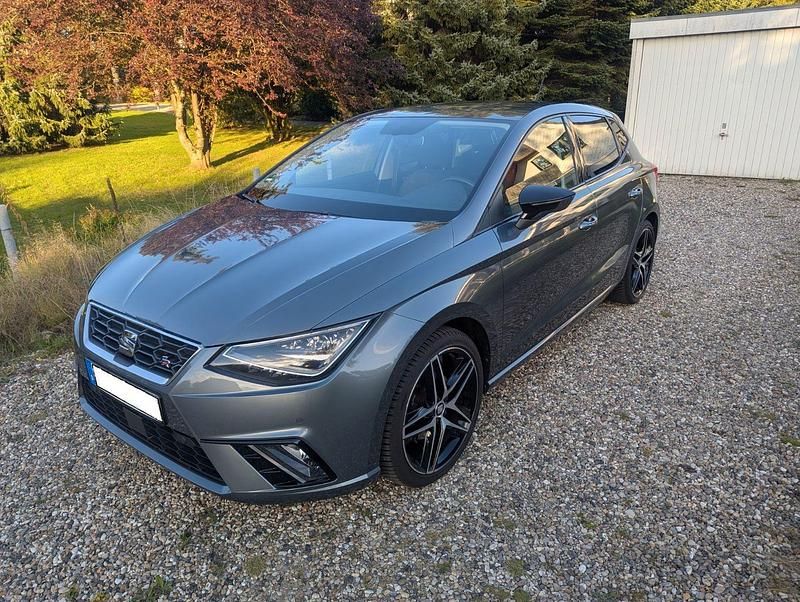 Grau Gebraucht 2017 Seat Ibiza Beats Kleinwagen | 13.250 € (Fairer Preis) - Bild 1/4