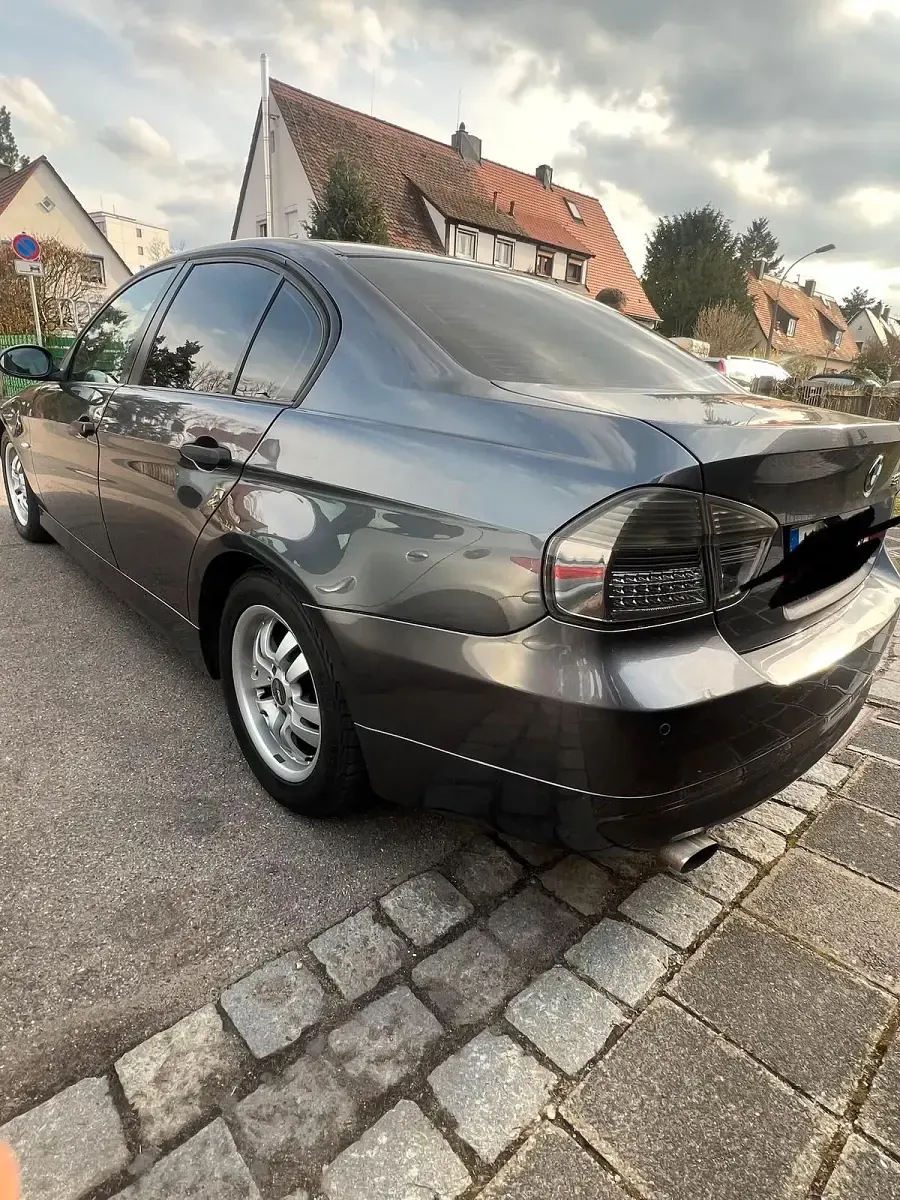 Gebraucht BMW 320 150 PS (110 kW) 2005 Grau Limousine
