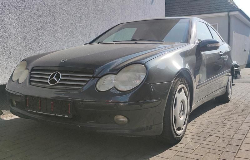 Blau Gebraucht 2002 Mercedes C230 Coupé | 1.500 € (Superpreis) - Bild 1/4