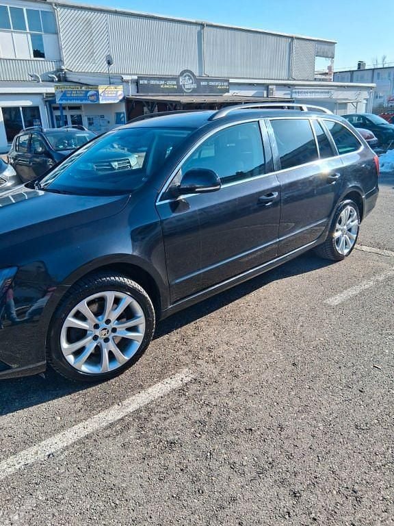 Gebraucht Skoda Superb Ambition 170 PS (125 kW) 2015 Schwarz Kombi