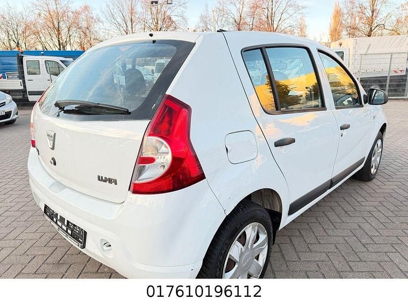 Gebraucht Dacia Sandero Ambiance 75 PS (55 kW) 2010 Weiß Kleinwagen