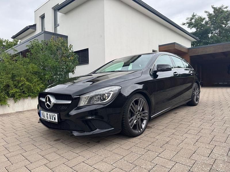 Schwarz Gebraucht 2015 Mercedes CLA220 Shooting Brake Kombi | 15.200 € (Fairer Preis) - Bild 1/4