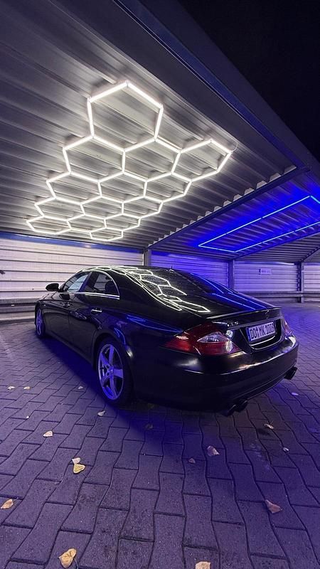Schwarz Gebraucht 2005 Mercedes CLS350 Limousine | 4.600 € (Fairer Preis) - Bild 1/4