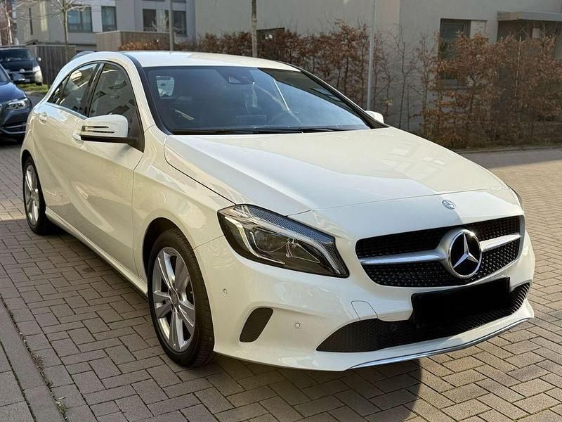 Gebraucht Mercedes A200 156 PS (114 kW) 2017 Weiß Limousine