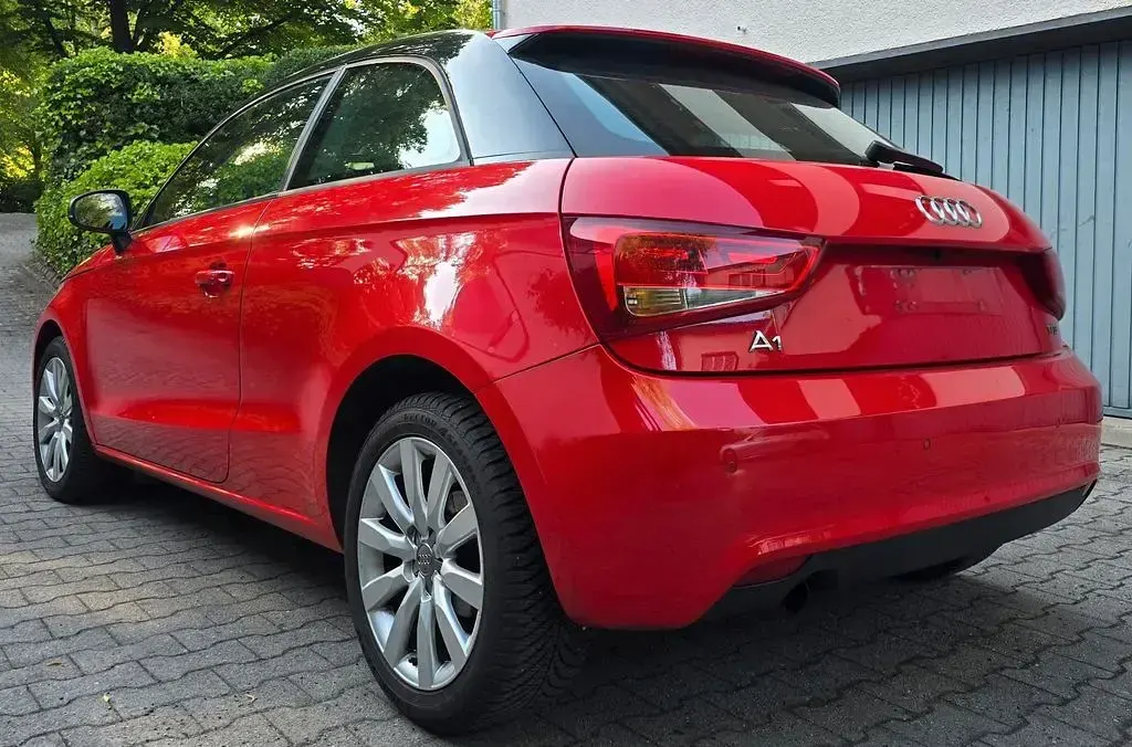 Gebraucht Audi A1 Attraction 86 PS (63 kW) 2012 Rot Kleinwagen