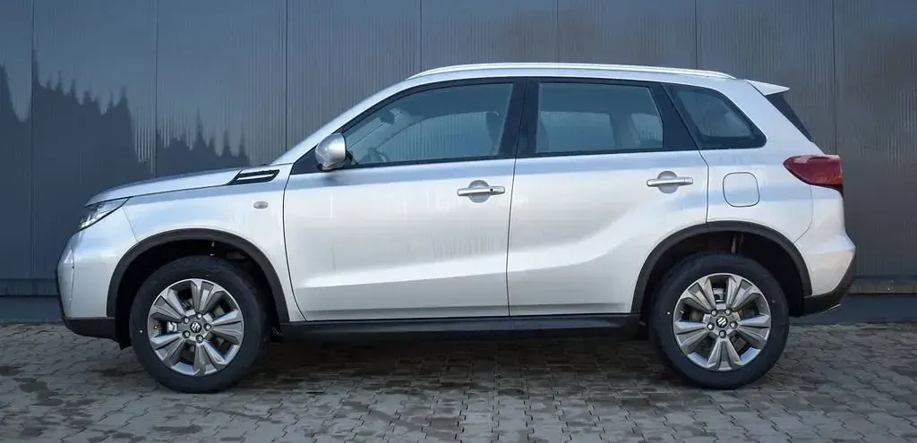 Gebraucht Suzuki Vitara Club 129 PS (94 kW) 2025 Silky silver metallic SUV