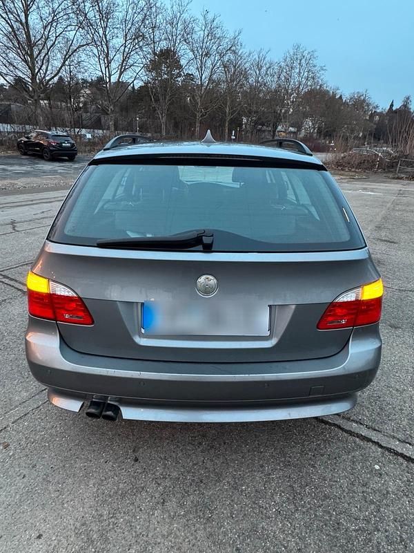 Gebraucht BMW 523 190 PS (139 kW) 2007 Grau Kombi
