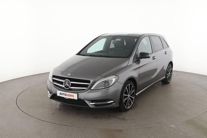 Grau Gebraucht 2014 Mercedes B180 Van / Kleinbus | 12.700 € (Fairer Preis) - Bild 1/3