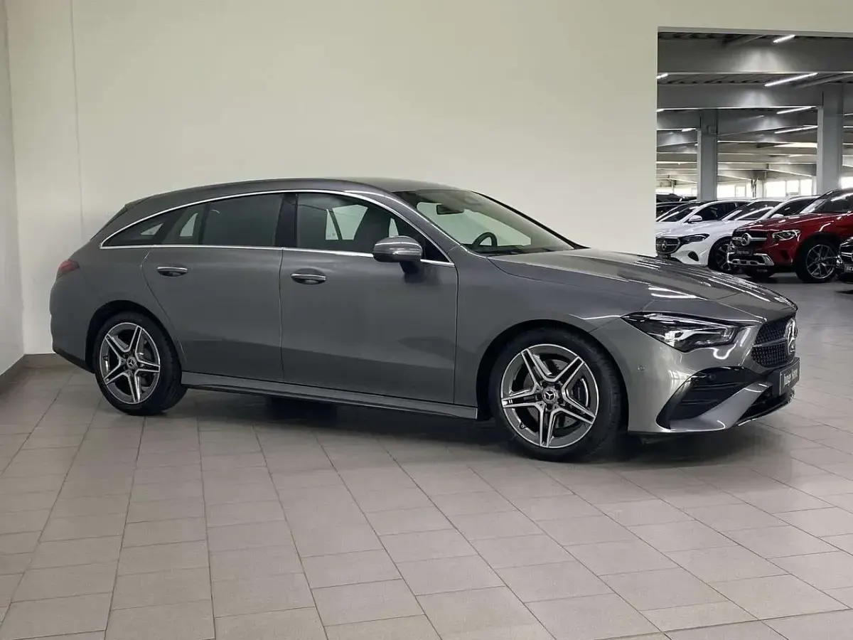 Gebraucht Mercedes CLA200 AMG 163 PS (119 kW) 2025 Lack mountaingrau Limousine