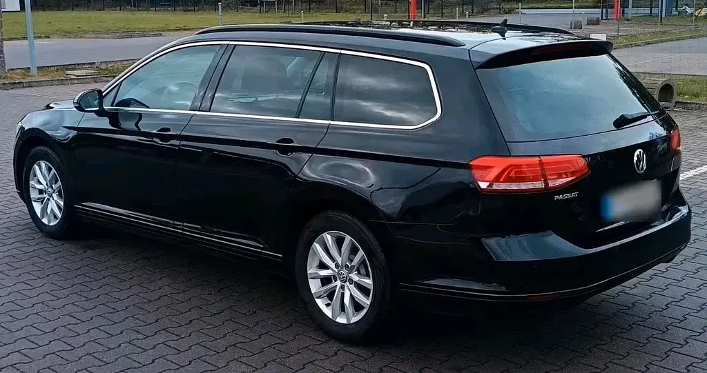 Gebraucht VW Passat Comfortline 125 PS (91 kW) 2018 Schwarz Kombi
