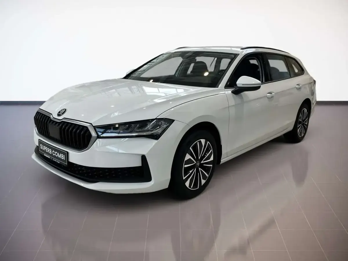 Gebraucht Skoda Superb Essence 150 PS (110 kW) 2025 Kristallweiss uni Limousine