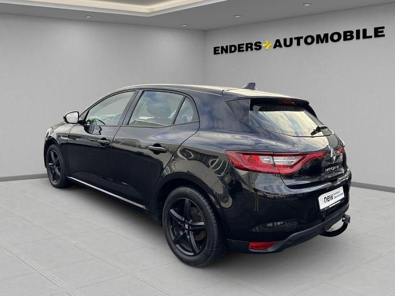 Gebraucht Renault Mégane IV Play 132 PS (97 kW) 2017 Schwarz Limousine