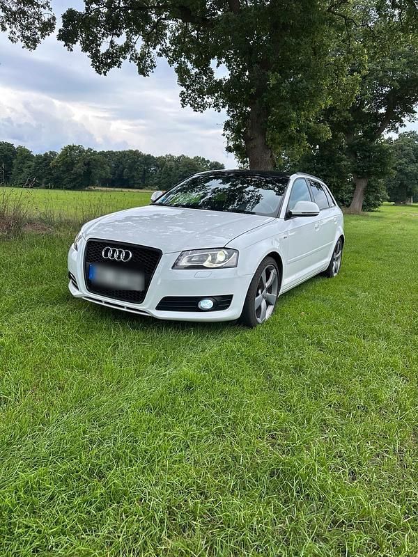 Weiß Gebraucht 2009 Audi A3 Sportback S-Line Kleinwagen | 6.300 € (Fairer Preis) - Bild 1/4