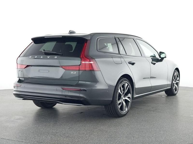 Gebraucht Volvo V60 Plus 197 PS (144 kW) 2025 Gruen Kombi